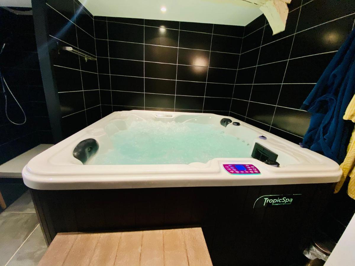 Апартаменти Escapade Romantique - Jacuzzi Et Parking Prive - 002 Руан Екстер'єр фото