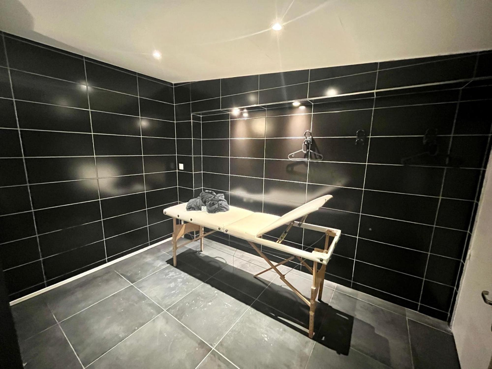 Апартаменти Escapade Romantique - Jacuzzi Et Parking Prive - 002 Руан Екстер'єр фото