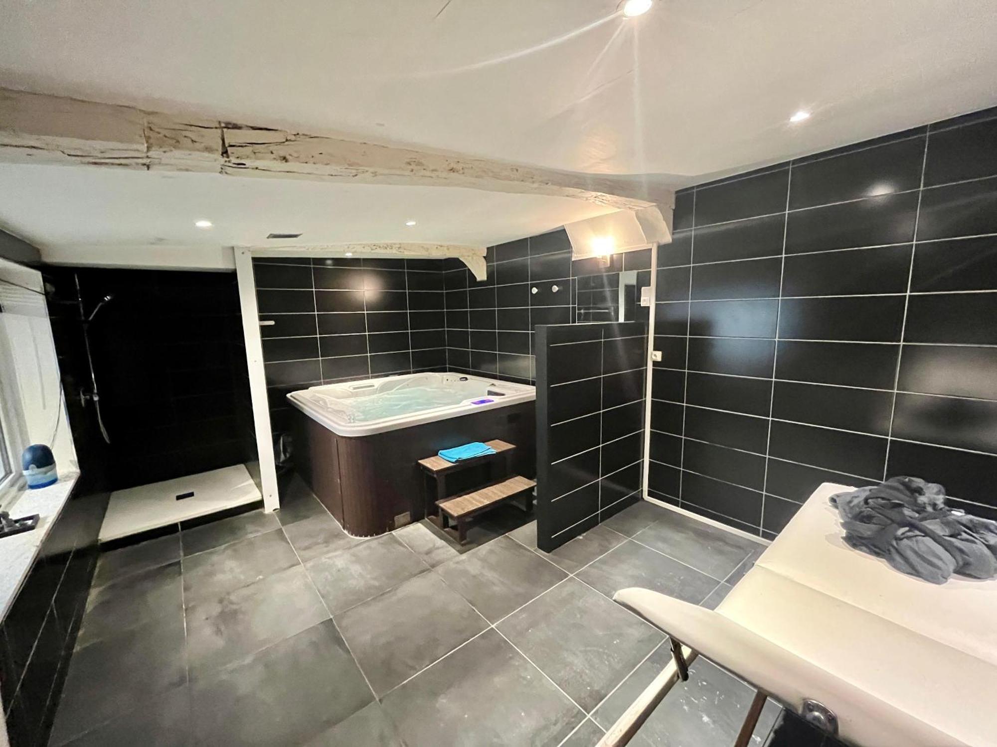 Апартаменти Escapade Romantique - Jacuzzi Et Parking Prive - 002 Руан Екстер'єр фото